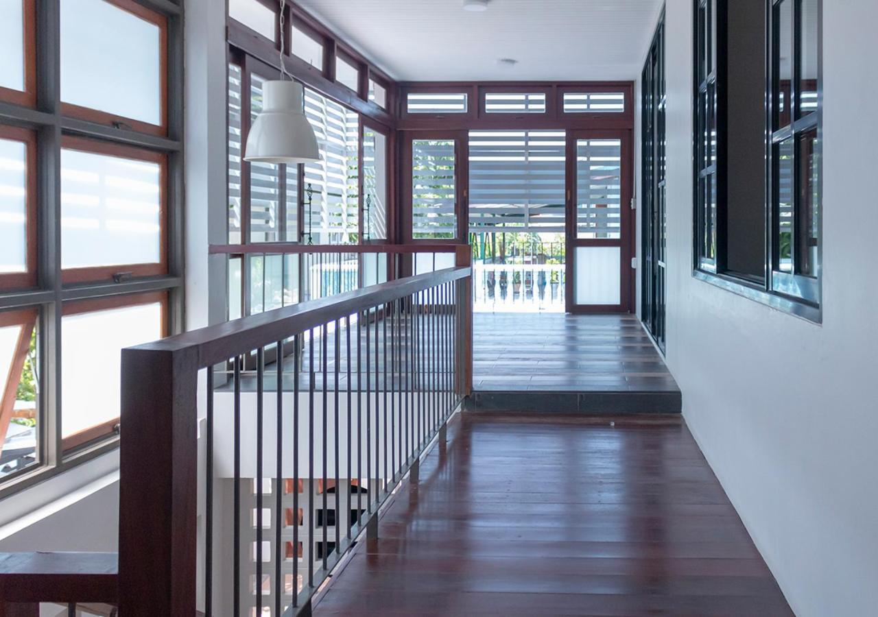 Liaw Base House Hostel Bangkok Exterior photo