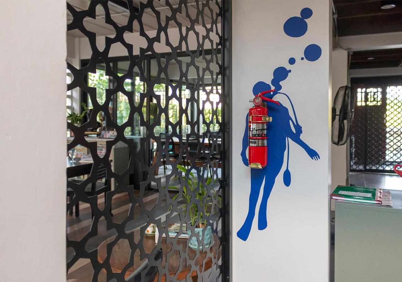 Liaw Base House Hostel Bangkok Exterior photo