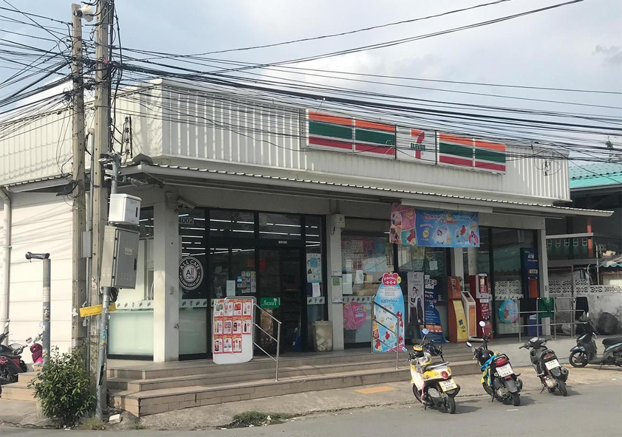 Liaw Base House Hostel Bangkok Exterior photo