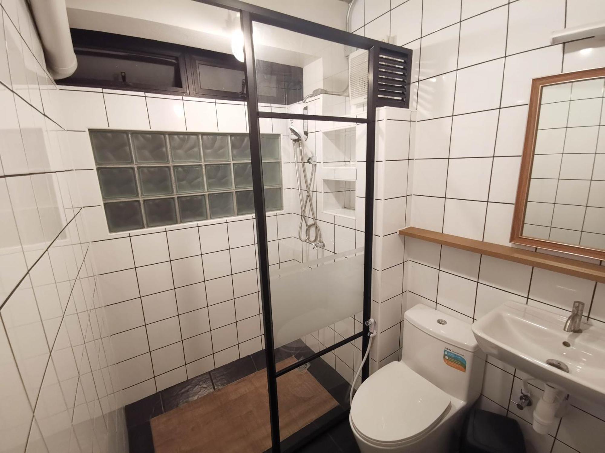 Liaw Base House Hostel Bangkok Exterior photo